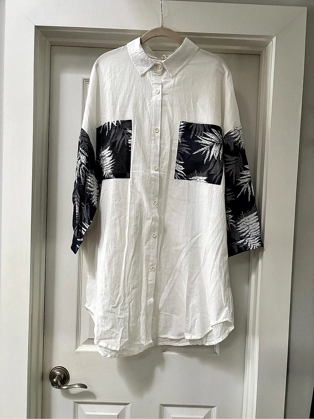 POL Floral Button Down Shirt/Dress in White & Black Size S/M